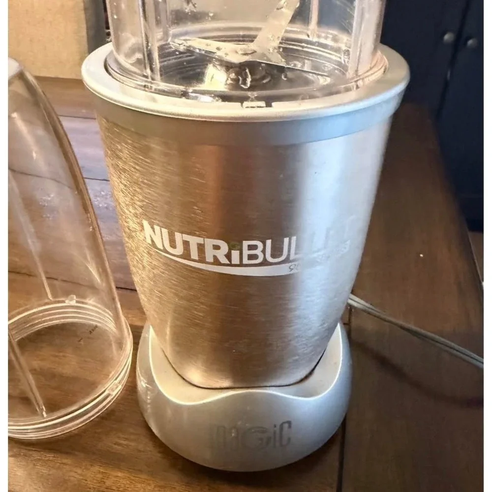 NutriBullet Pro 900 Personal Blender Set Excellent Condition